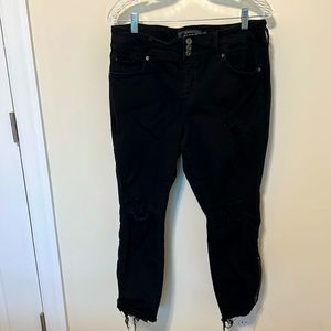 Torrid Women’s Black Jeans / Size 16R / Excellent Condition / Side zip at ankle